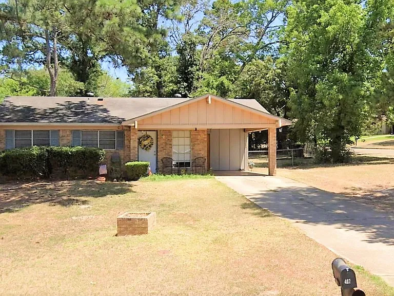 407 Drake Blvd — Photo 14