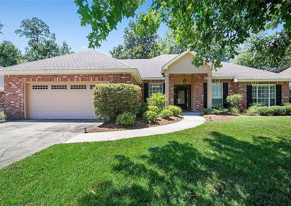 Front, lovely curb appeal!