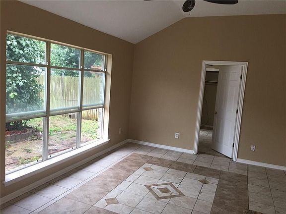 5th image of 2202 Brookview Dr