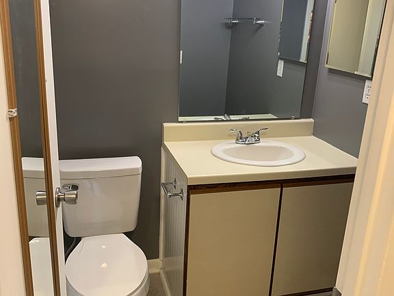 3rd image of 1315 Henry Ln #101