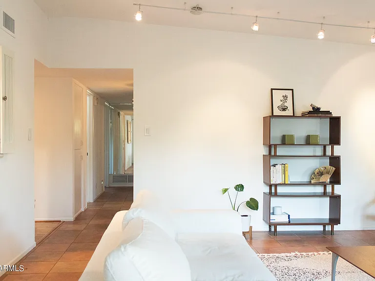 2107 S Ventura Dr — Photo 17