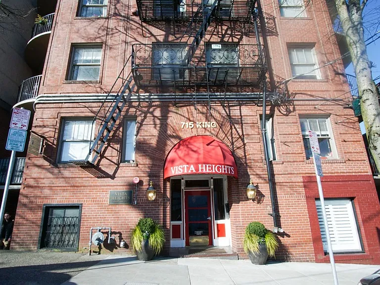 715 SW King Ave #44 — Photo 2