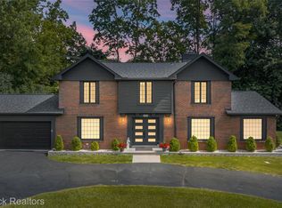 5534 Apple Ridge Trl, West Bloomfield, MI 48322