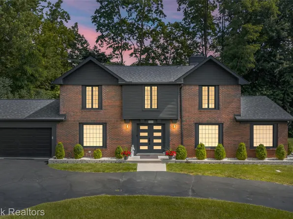 5534 Apple Ridge Trl, West Bloomfield, MI 48322