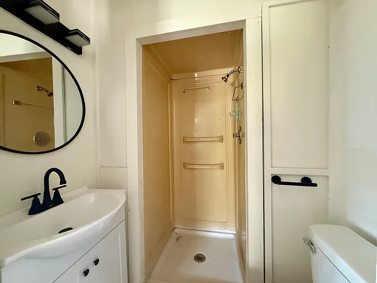 213 Dennis St — Photo 9