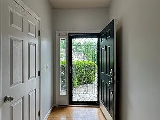 1401 Stone Manor Dr — Photo 3