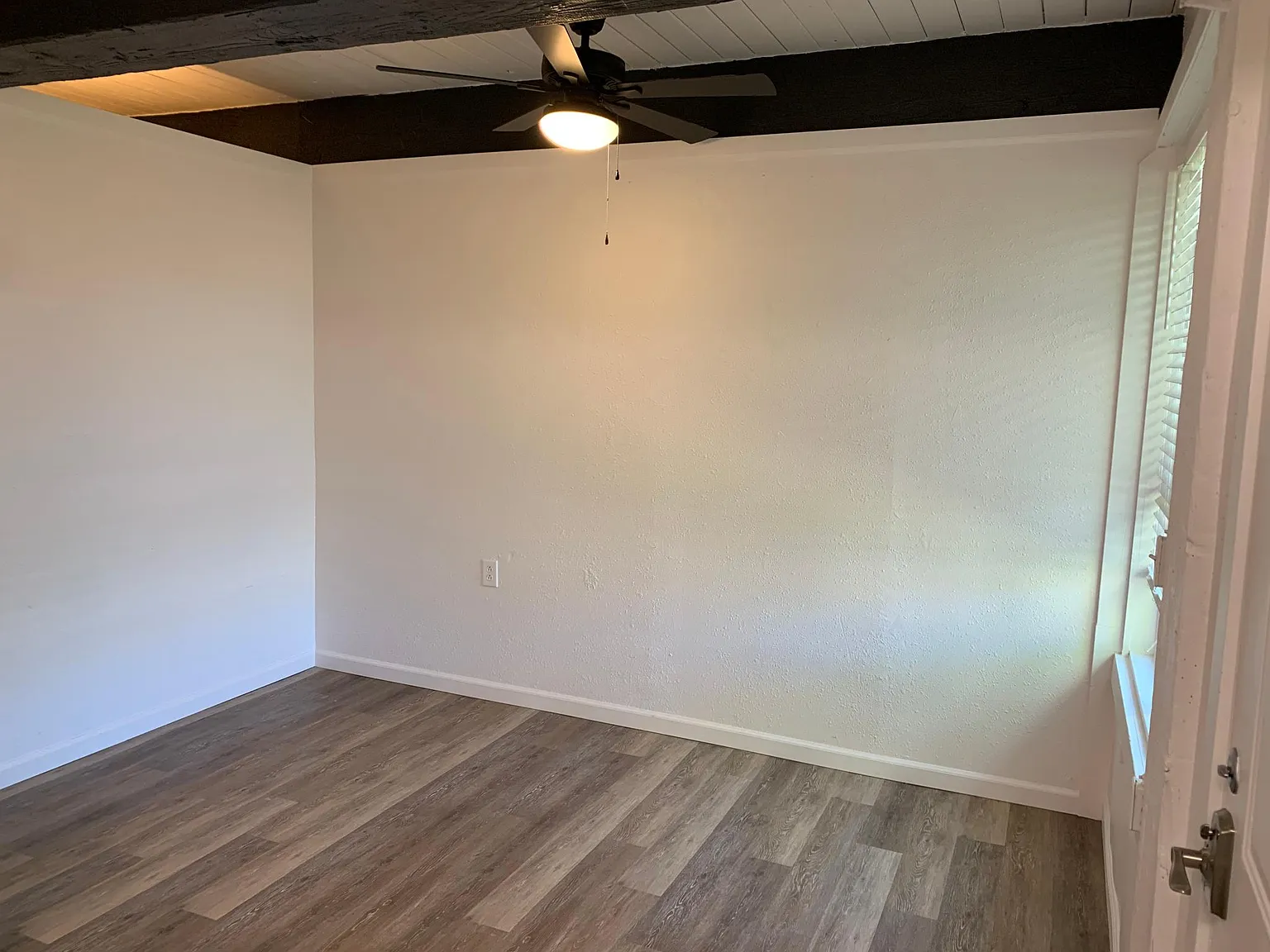 1411 E Sherman Ave — Photo 2