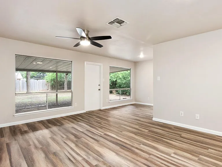 5915 Cliff Trail Dr — Photo 6