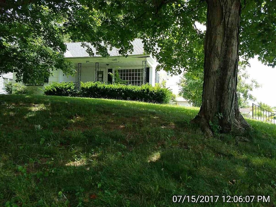1st image of 305 Green Acres Dr