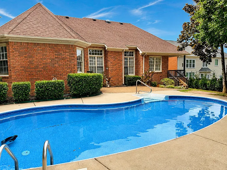 1013 Langley Ct — Photo 3