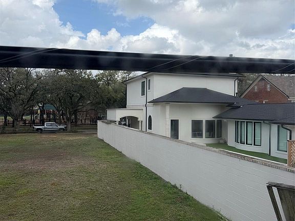 3rd image of 2030 Bissonnet St