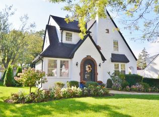 214 Glenmore St, East Williston, NY 11596