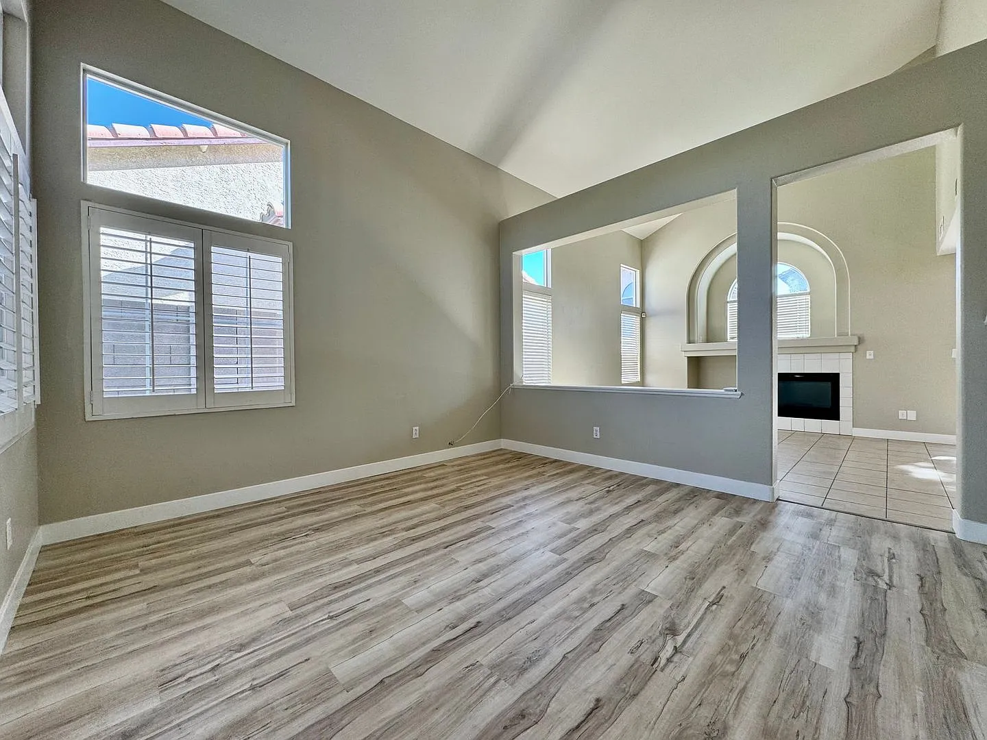Freshly Upgraded - 5 Bedroom House - For Rent — Photo 2