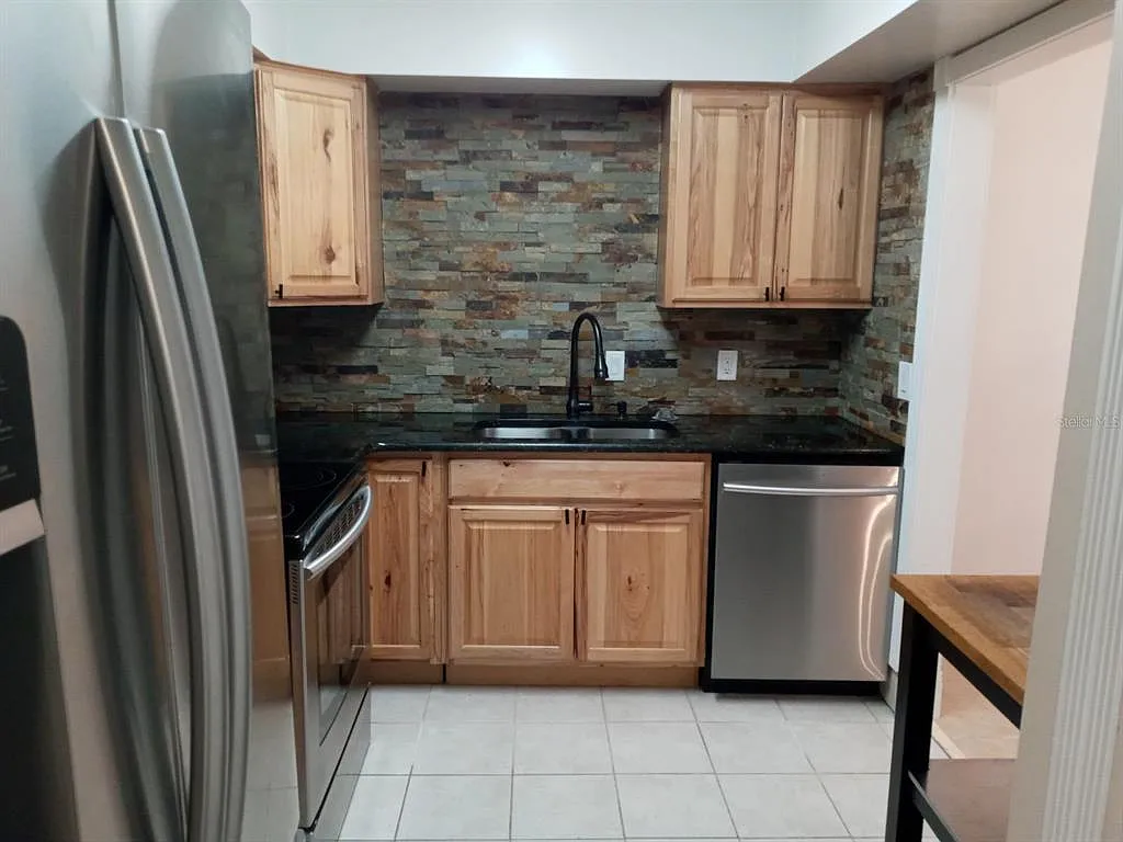 2 bed, 2.0 bath, 1252 sqft, $1,695 — Photo 3