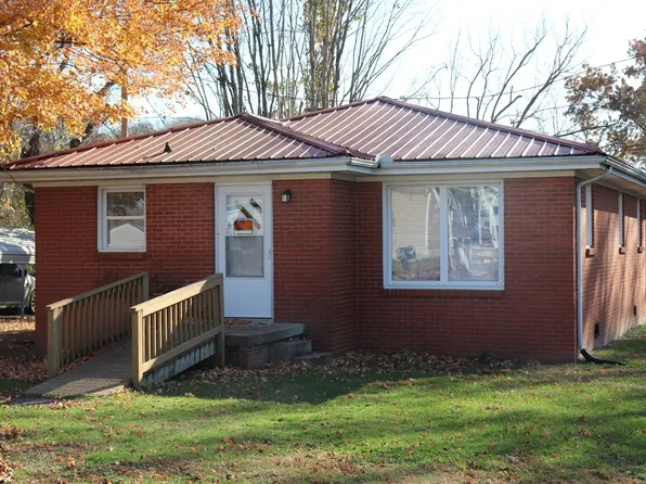 300 Walton Ave, Lafayette, TN 37083