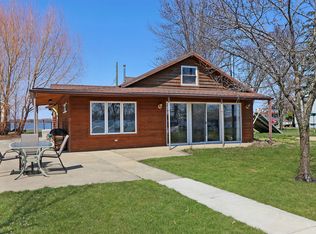 182 Eagle Point Rd, Fox Lake, IL 60020