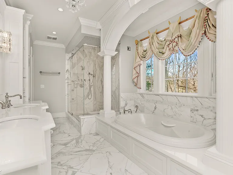 386 Westover - Primary Bathroom