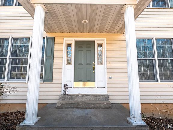 2nd image of 509 Oak Knoll Rd