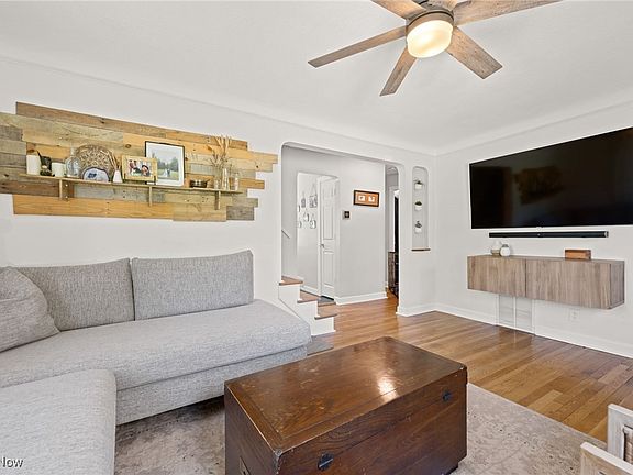 3rd image of 98 Cowles Ave