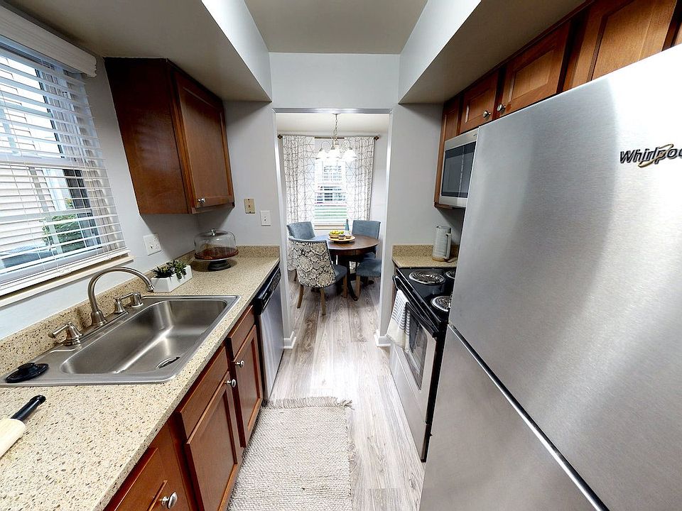 1st image of 3260 Commodore Dr #1973101