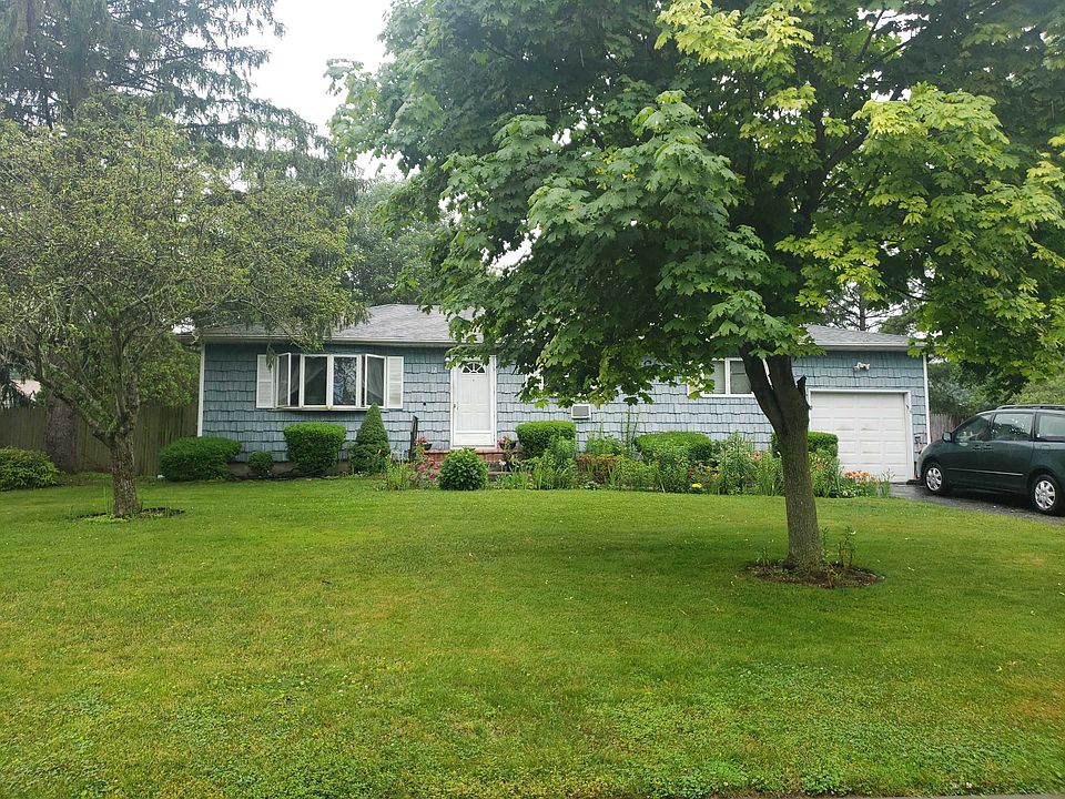 1st image of 12 Valerie Ln