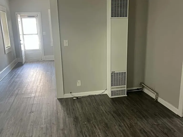 1125 Rowley Ave — Photo 11