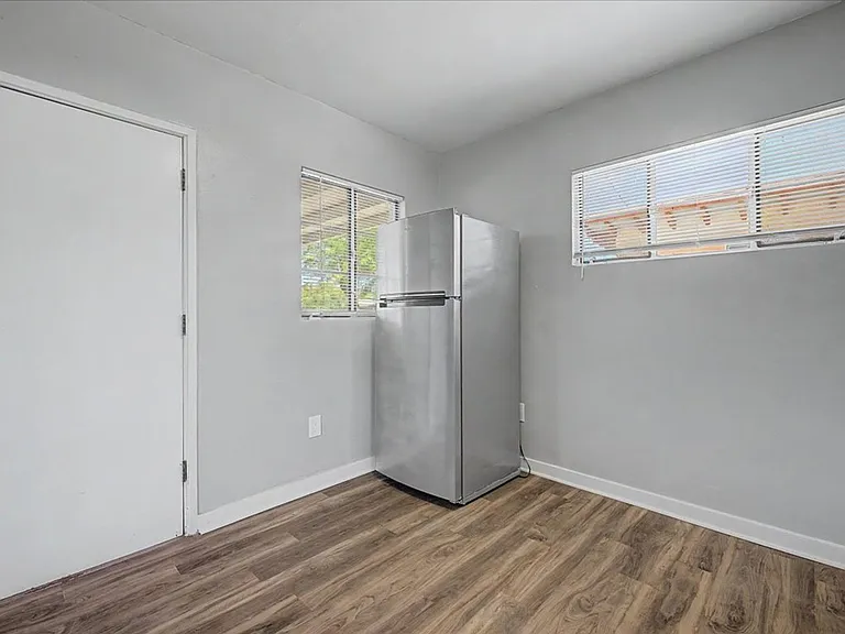 2116 N Forgeus Ave #B — Photo 11