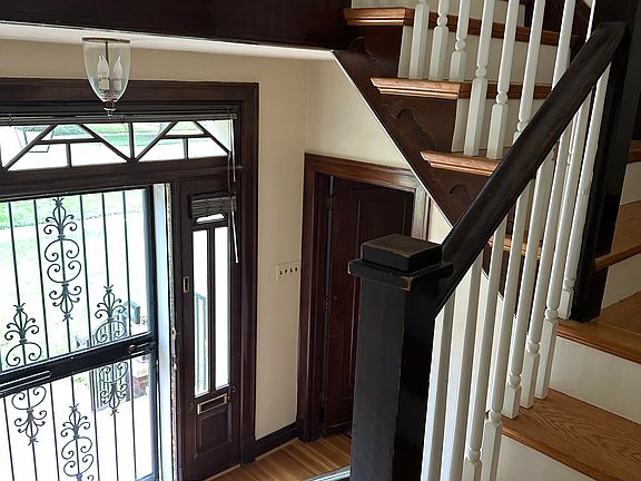 Foyer staircase