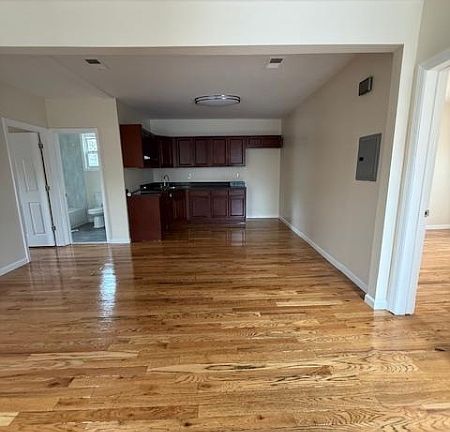 4th image of 672-674 Irvine Turner Blvd