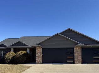 2053 Glen Oaks Dr, Coralville, IA 52241