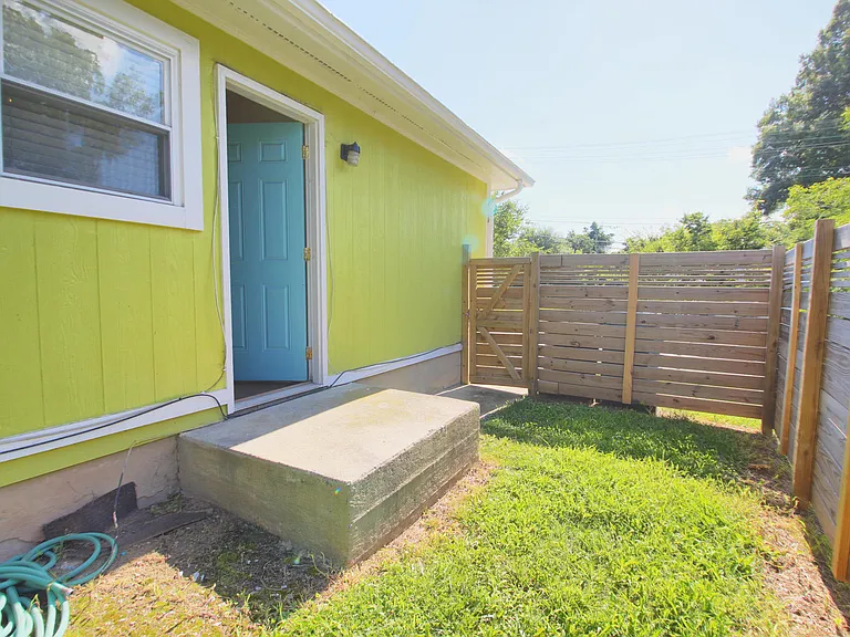 510 Gurley St — Photo 8