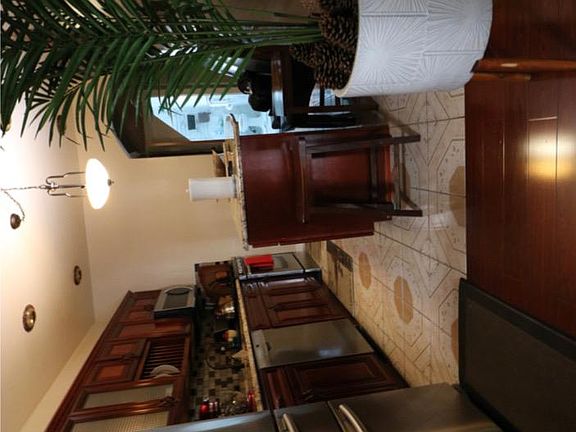 4th image of 676 E 222nd St Floor 2