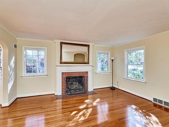4th image of 123 Holly Dr