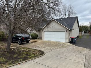 3035 E McAndrews Rd, Medford, OR 97504