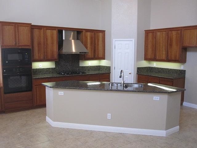 2nd image of 2131 Erie Ct