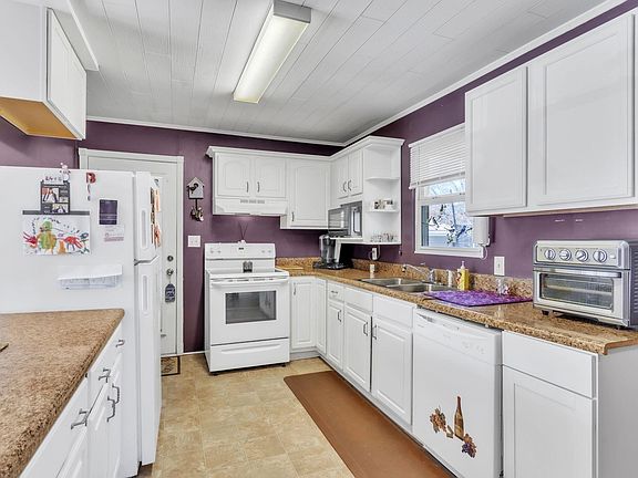 3rd image of 209 Brookmere Rd