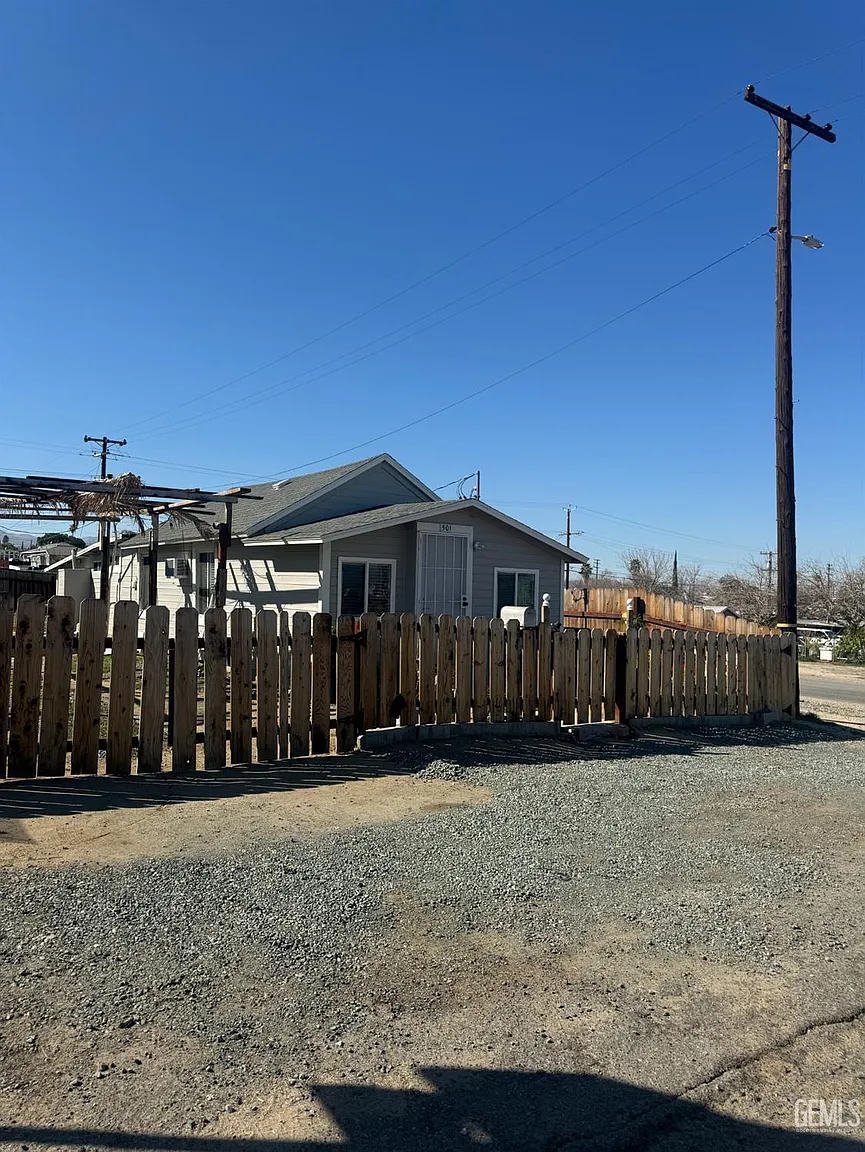 501 Rose Ave photo 1