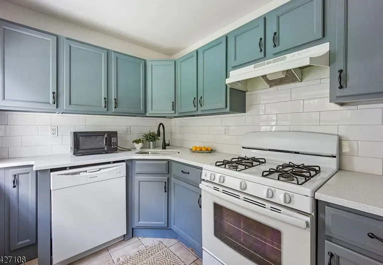 44 Gates Ave #2 — Photo 8