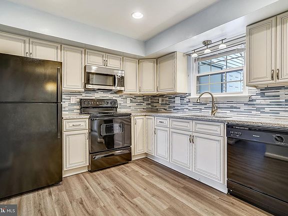 4th image of 12238 Allspice Ct