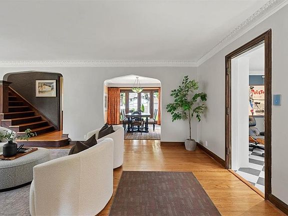 3rd image of 646 W 70th Ter
