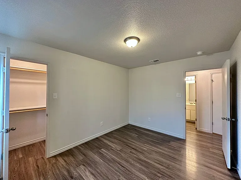 1821 Clovis Dr — Photo 14