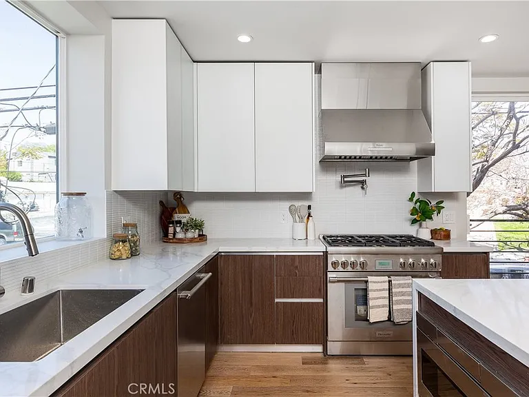 2824 Rowena Ave #A — Photo 14