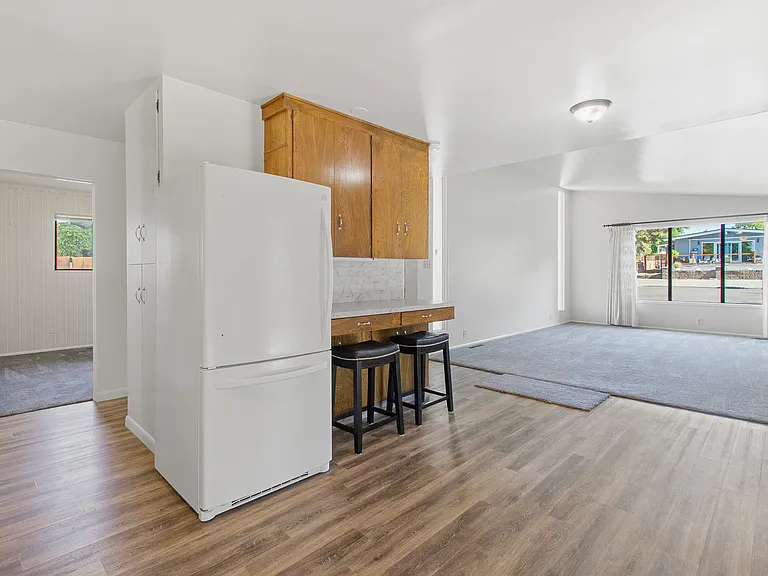 2044 Sunrise Cir — Photo 17