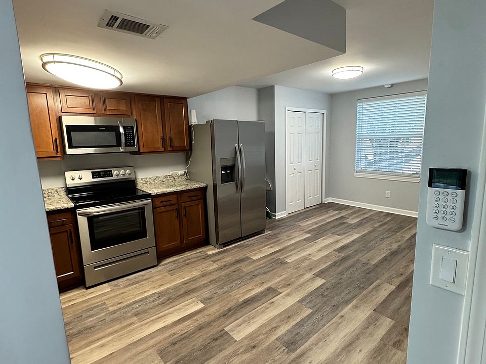 1st image of 4324 Plaza Gate Ln S APT 202