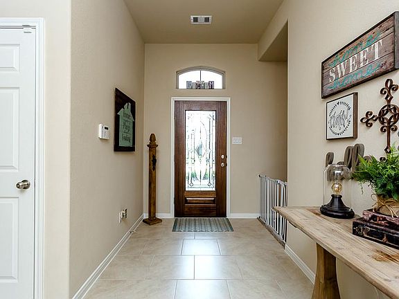 2nd image of 2713 La Spezia Ln