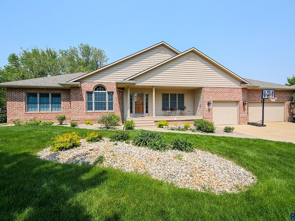1st image of 208 W Saint Andrews Dr