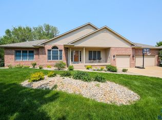 208 W Saint Andrews Dr, Sioux Falls, SD 57108