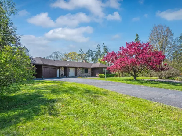 220 Lower Pine Ct, Star Prairie, WI 54026