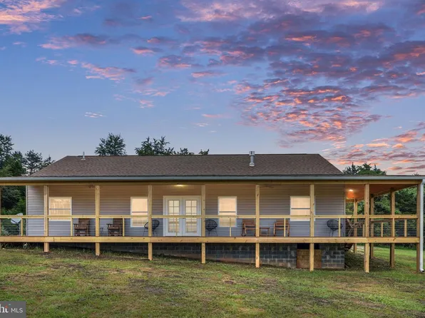 1195 Mountain View Dr, Rileyville, VA 22650