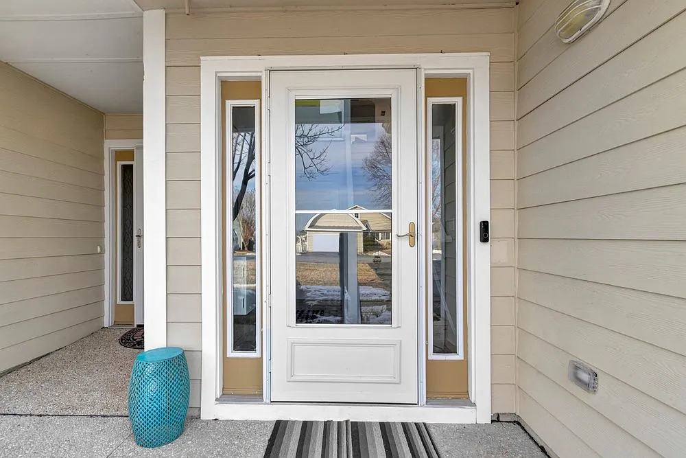 3 bed, $2,400 — Photo 1